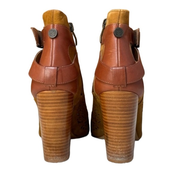 Vince Camuto Maizy Brown Suede Peep Toe Ankle Boots Size 8 with Strap & Buckle - Picture 12 of 16